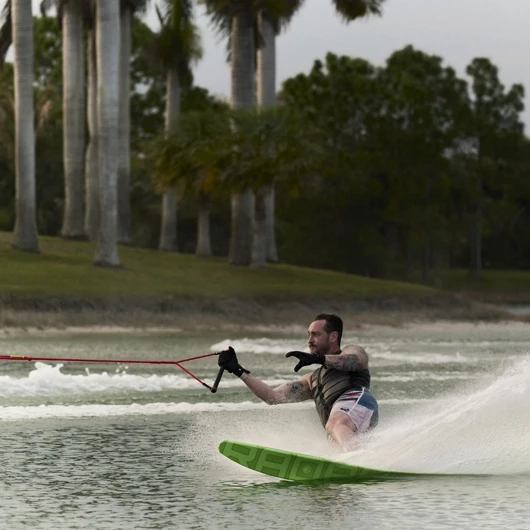 SKIS